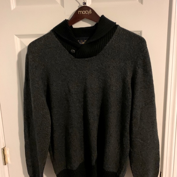 Sweater with nice fancy collar design - Picture 2 of 3